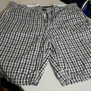 36 Mens Van's Plaid Shorts